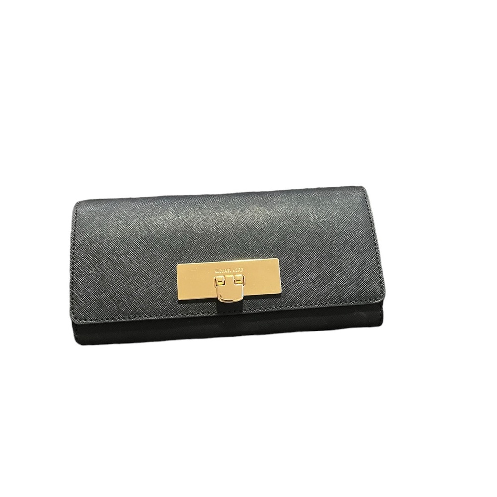 Michael Kors Black Staffiano Material wallet - Buckle closure